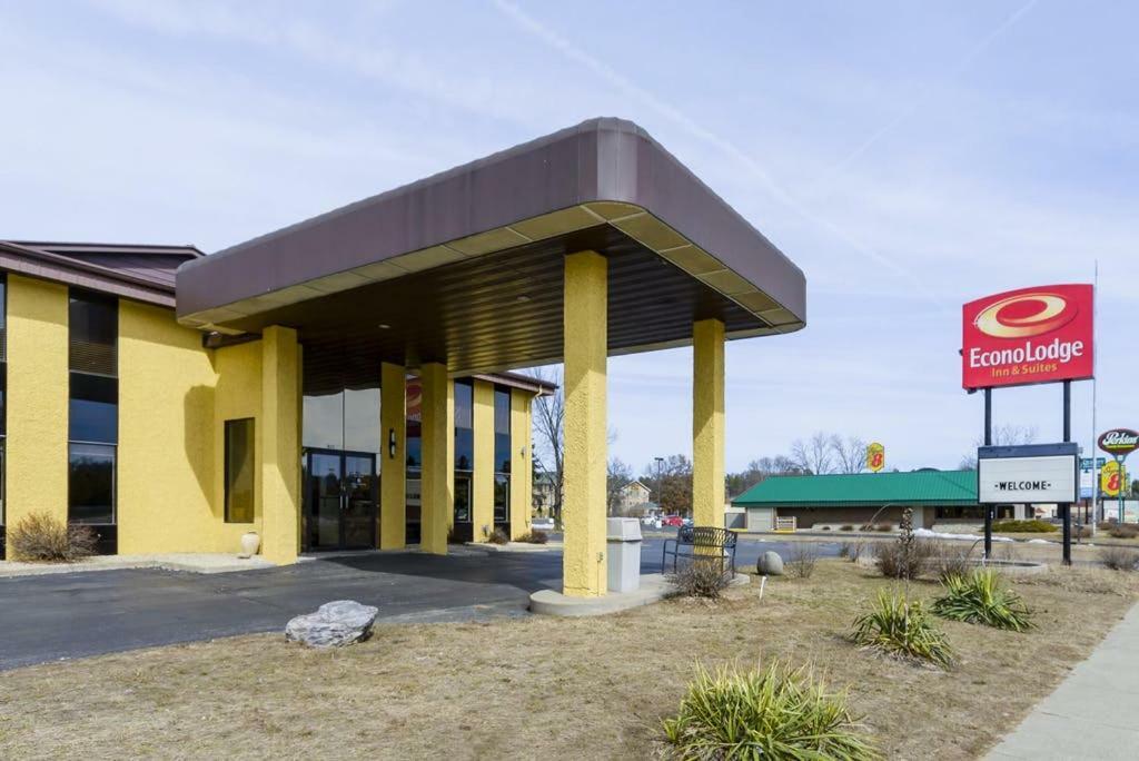 Econo Lodge Inn & Suites Wisconsin Dells Exterior photo