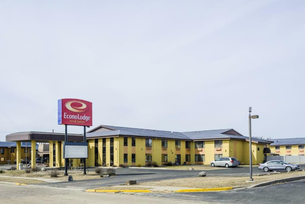 Econo Lodge Inn & Suites Wisconsin Dells Exterior photo